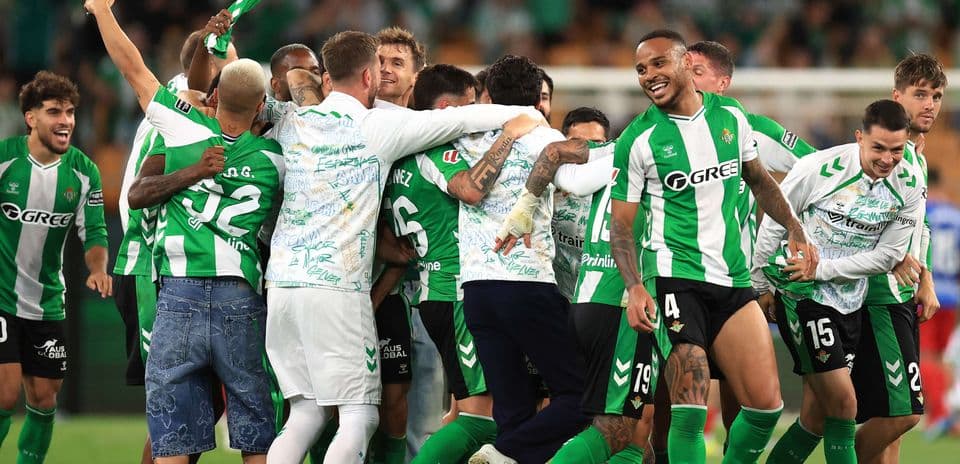 Joueurs de Real Betis célébrant une victoire