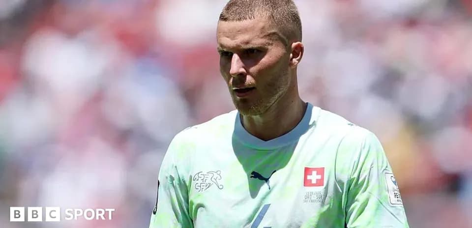 Joueur suisse en tenue d'équipe sur le terrain
