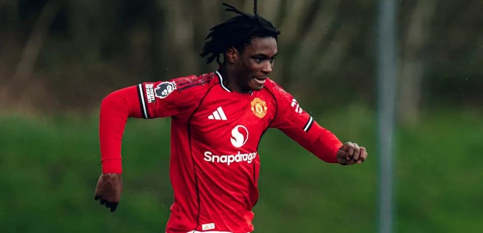 Joueur courant avec le maillot de Manchester United
