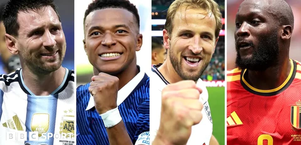 Quatre joueurs de football célébrant avec poings levés