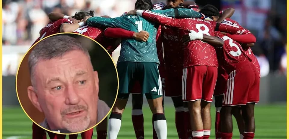 Équipe se rassemblant en cercle avant le match