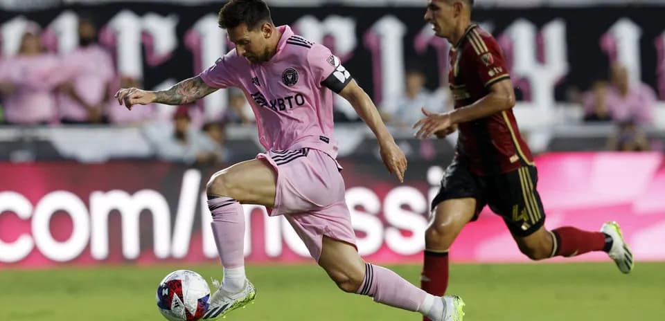 Lionel Messi dribble le ballon contre Atlanta United