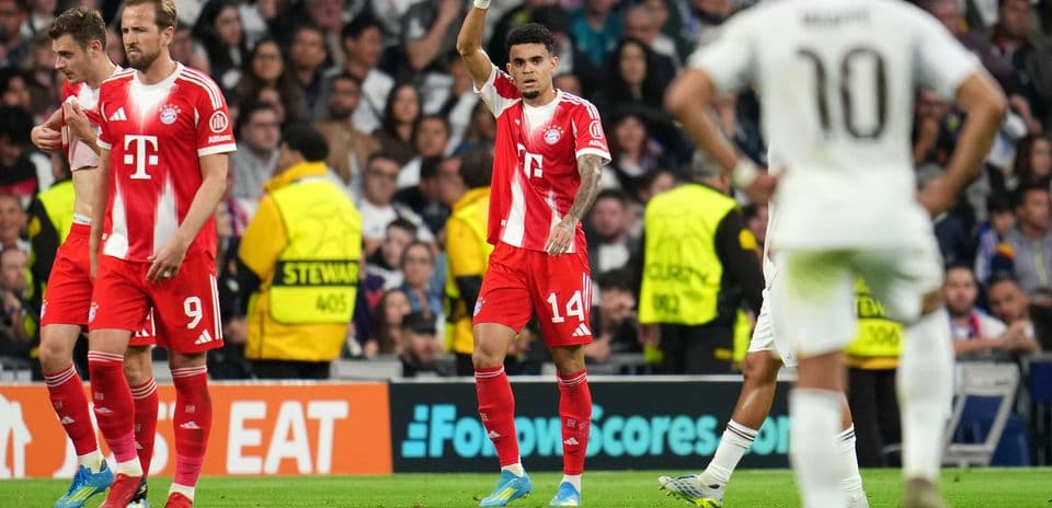 Joueurs de Bayern München célébrant un but