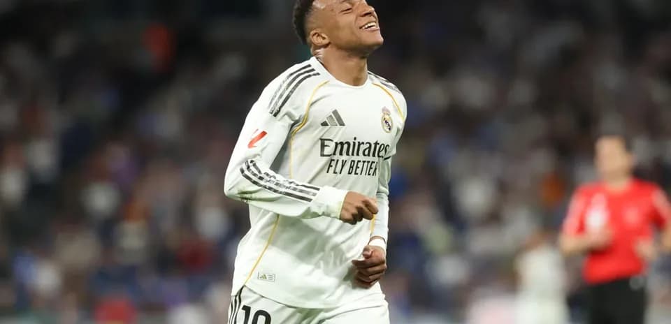 Joueur de Real Madrid exprimant une émotion sur le terrain