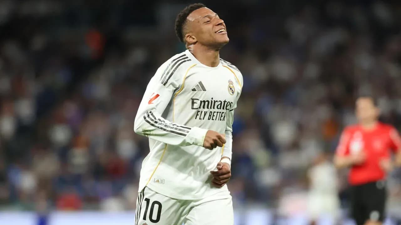 Joueur de Real Madrid exprimant une émotion sur le terrain