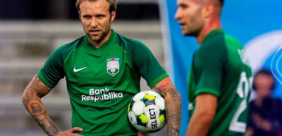 Joueurs de Sabah FA en action pendant l'entraînement