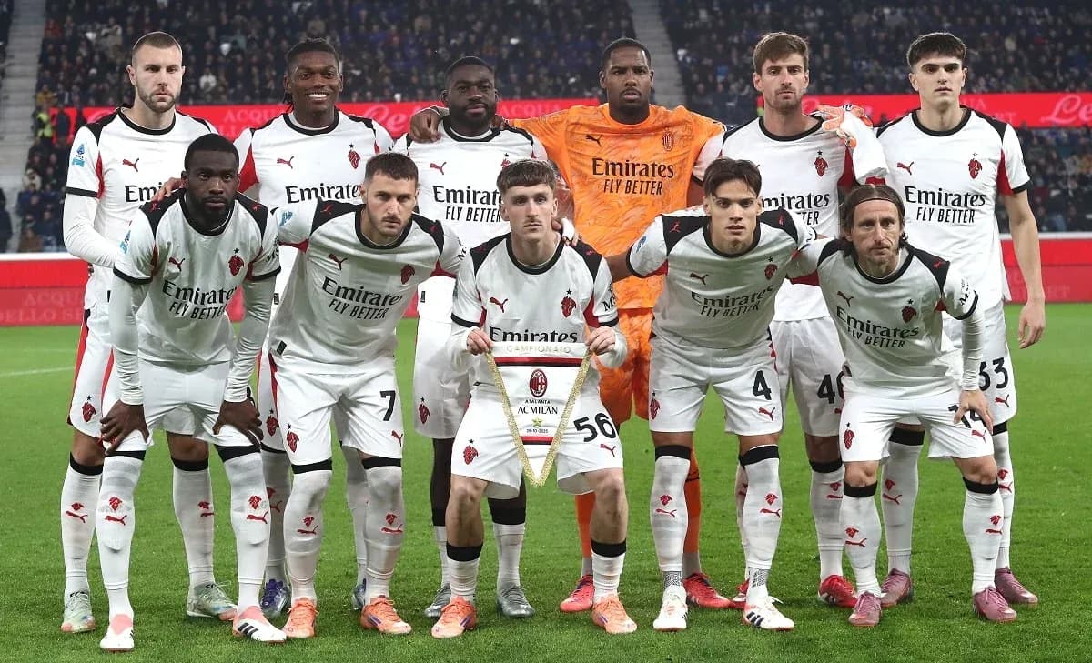 Équipe d'AC Milan posant avant le match