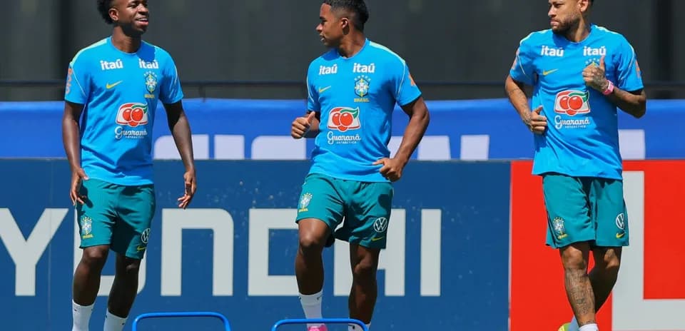 Joueurs brésiliens s'entraînant avant le match