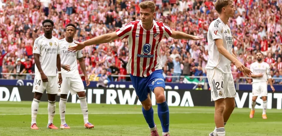 Joueur d'Atlético célébrant un but contre le Real Madrid