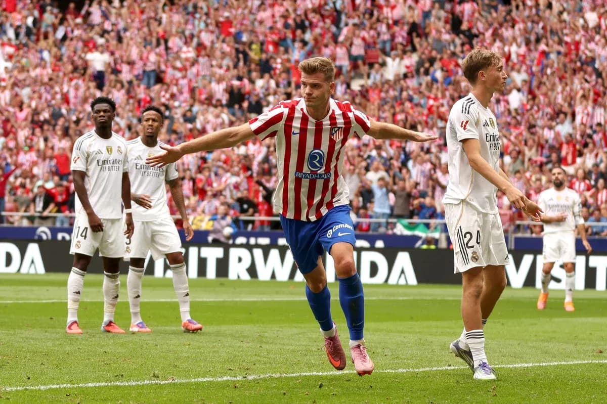 Joueur d'Atlético célébrant un but contre le Real Madrid