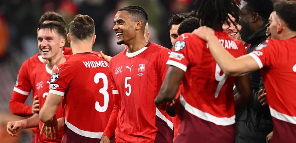 Joueurs suisses célébrant un but