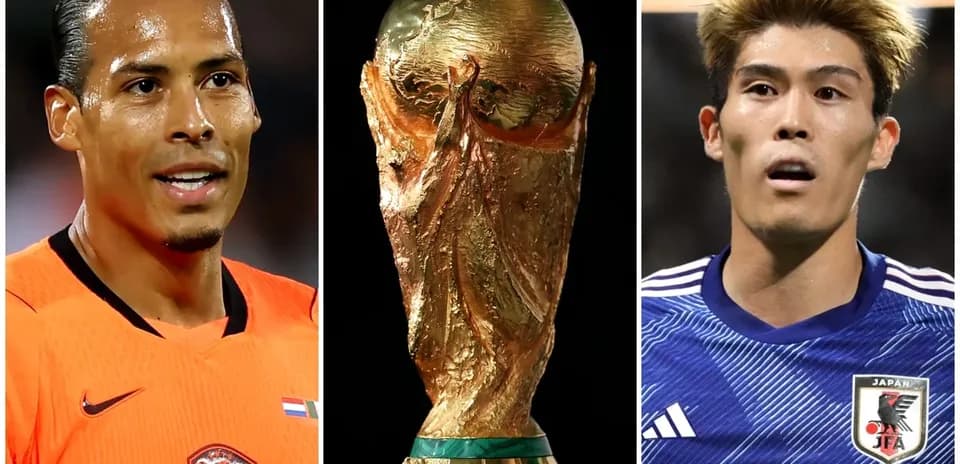 Joueurs des Pays-Bas et du Japon avec la Coupe du Monde