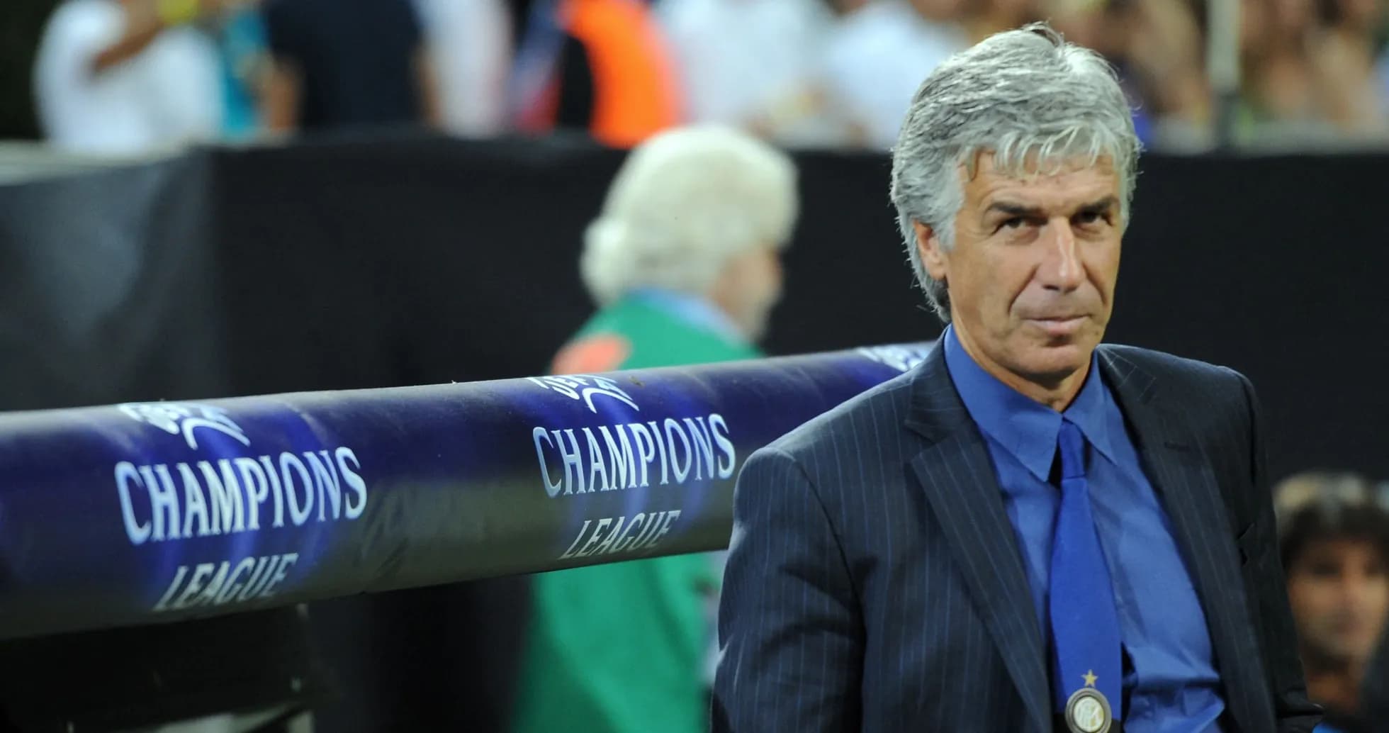 Entraîneur sur le banc lors d'un match de Ligue des champions