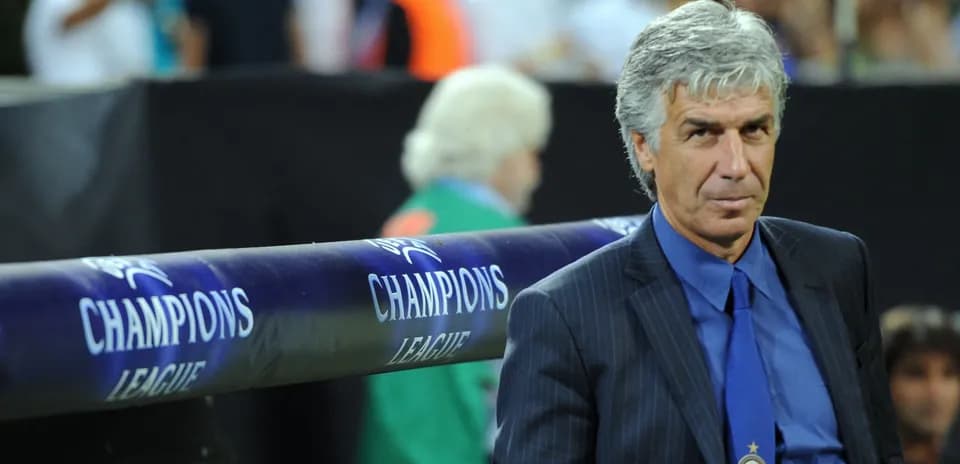 Entraîneur sur le banc lors d'un match de Ligue des champions