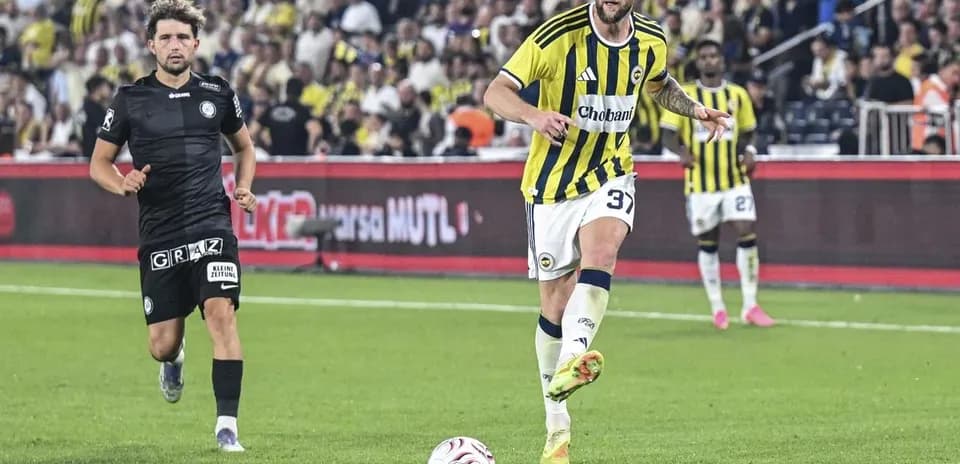 Joueurs de Fenerbahçe en action lors du match