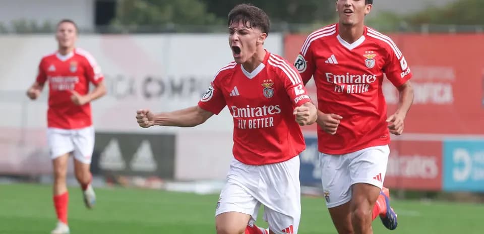 Joueurs de Benfica célébrant un but