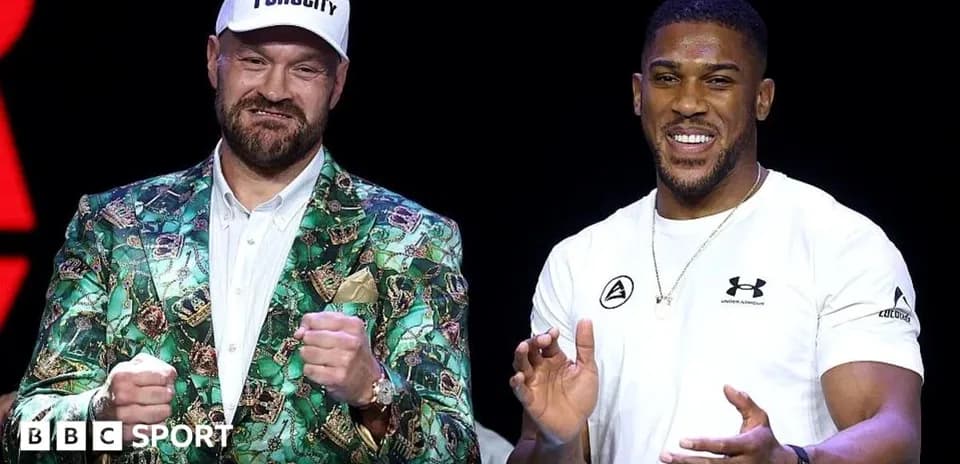 Tyson Fury et Anthony Joshua lors d'une conférence de presse