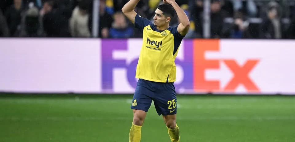 Joueur célébrant sur le terrain après un match