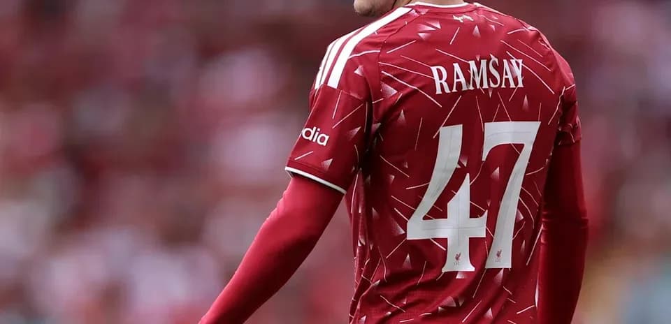 Joueur portant le maillot 47 de Liverpool