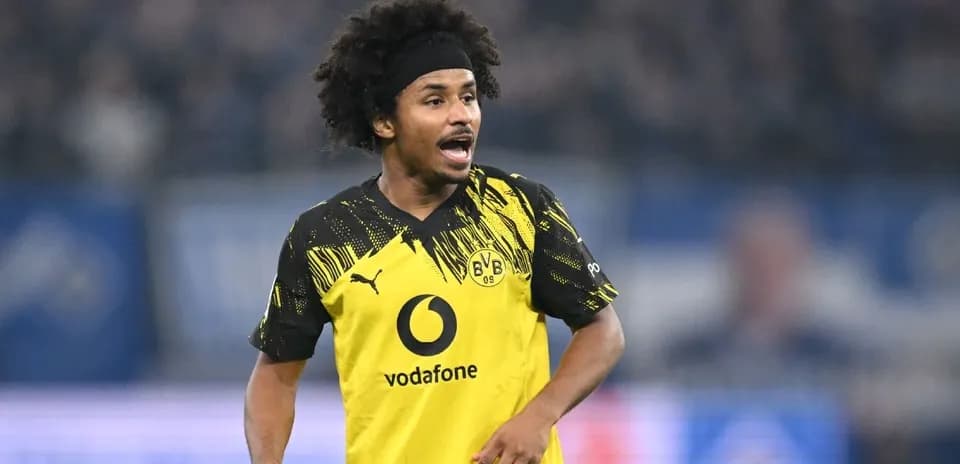 Joueur de Borussia Dortmund en action sur le terrain