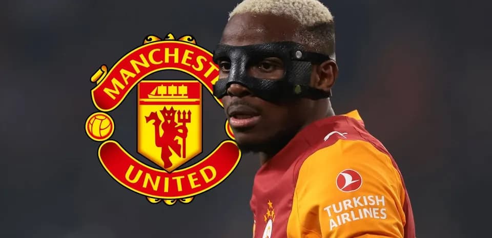 Joueur portant un masque avec logo de Manchester United