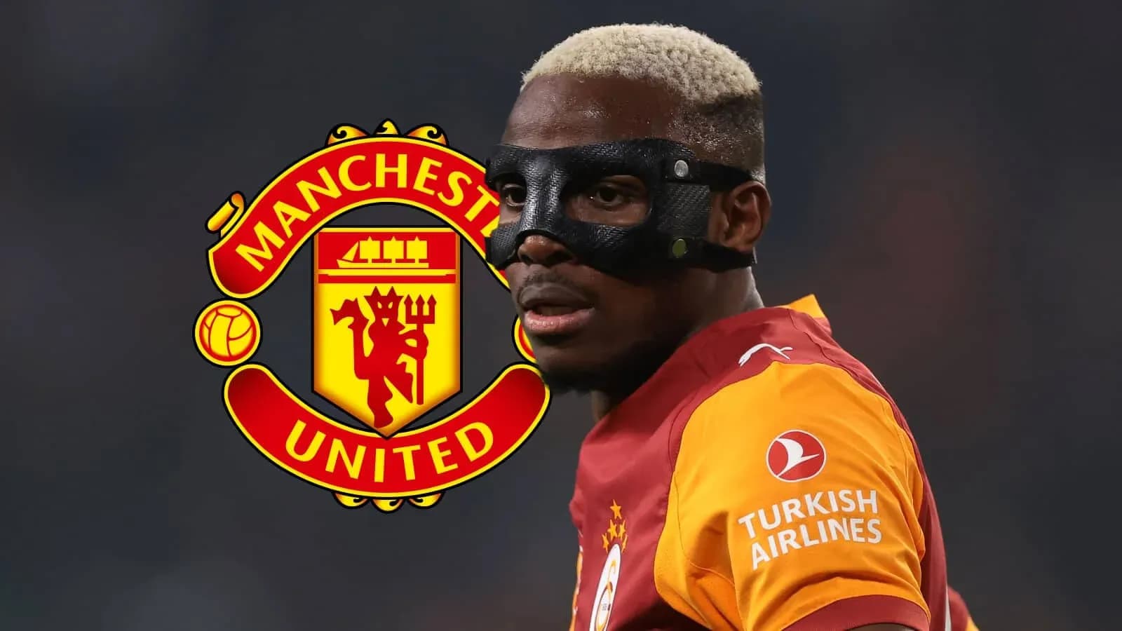 Joueur portant un masque avec logo de Manchester United