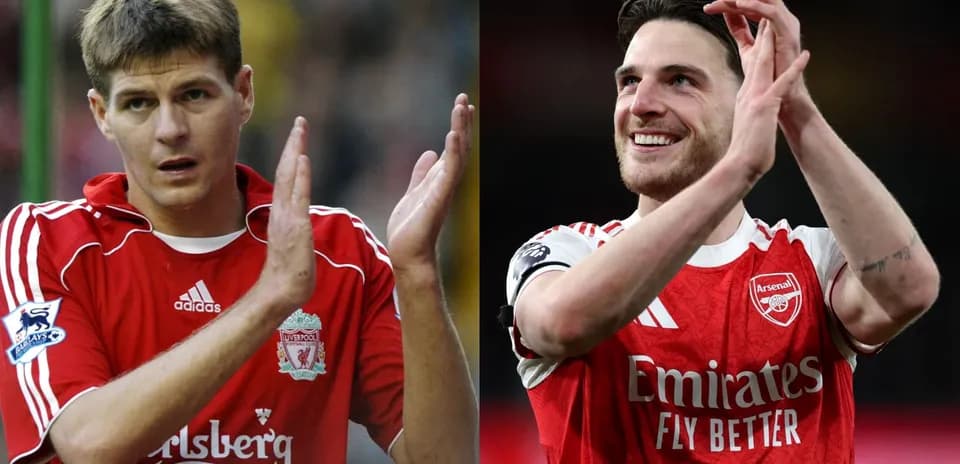 Deux joueurs applaudissant, en maillots Liverpool et Arsenal