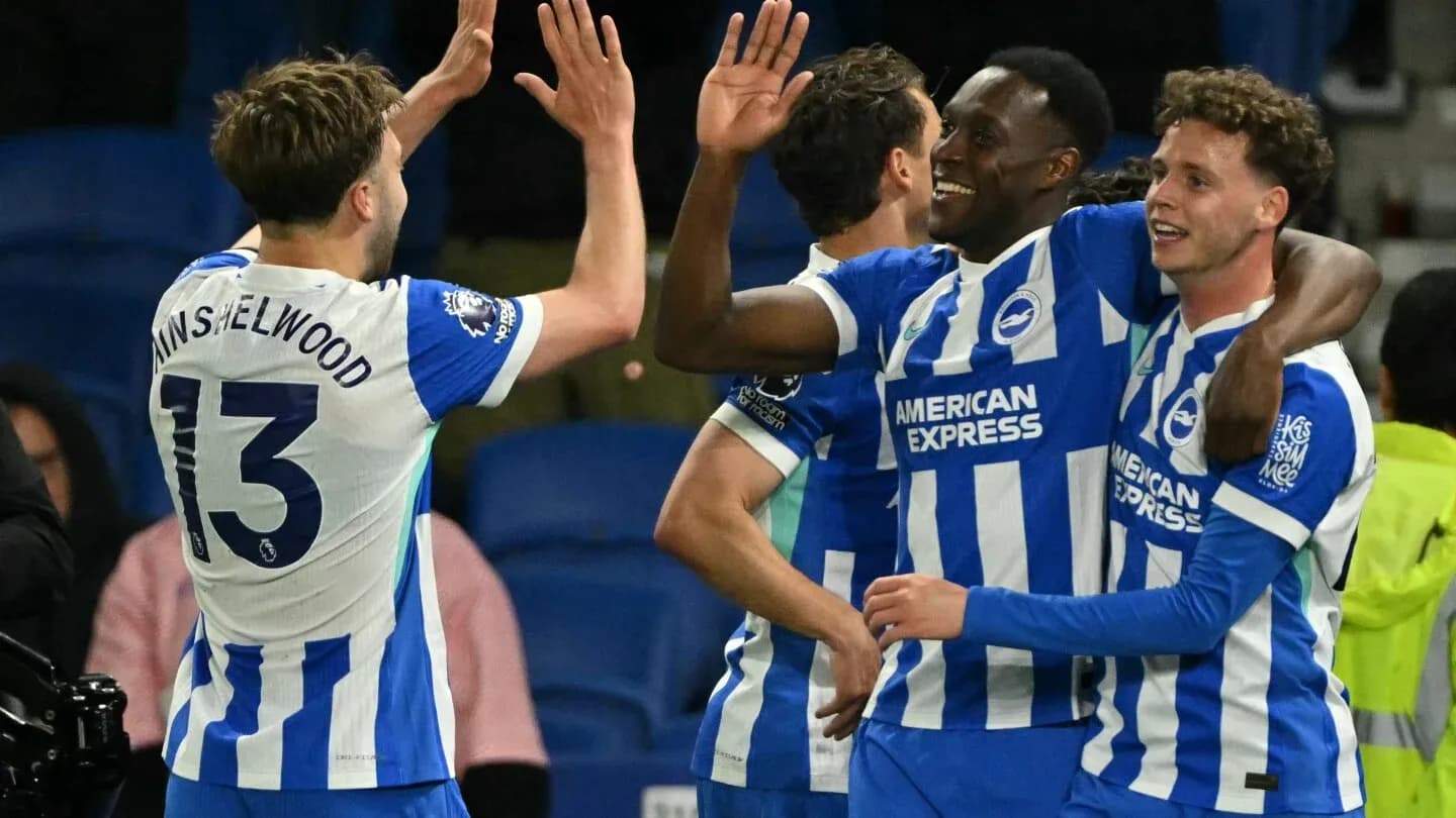 Joueurs de Brighton célébrant un but