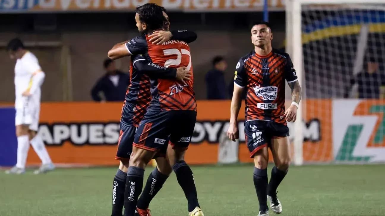 Joueurs célébrant un but de Deportes Limache