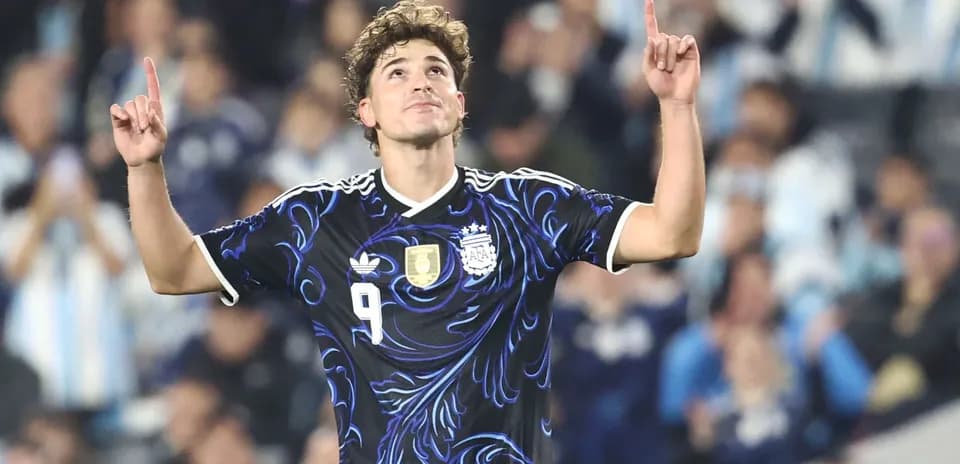 Joueur d'Argentine célébrant un but au stade