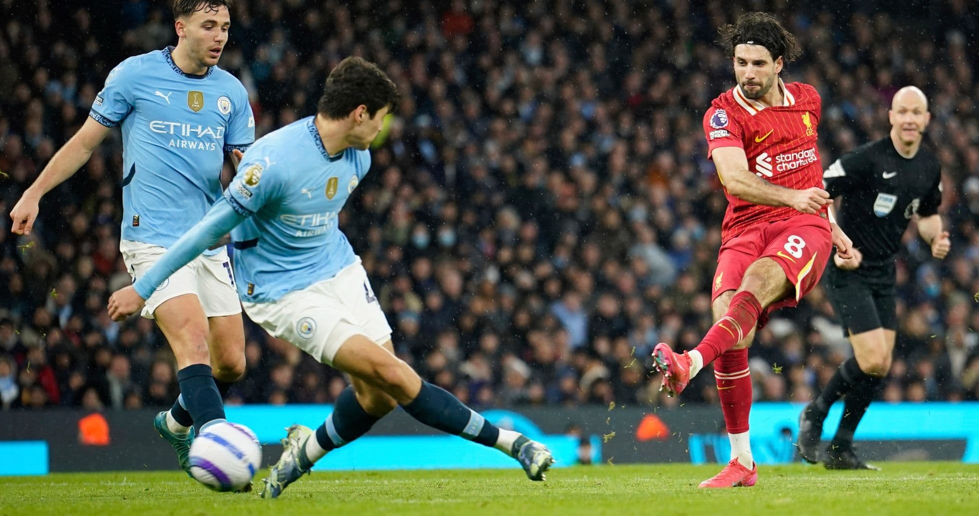 Manchester City renverse Liverpool 2-1 grâce à Haaland