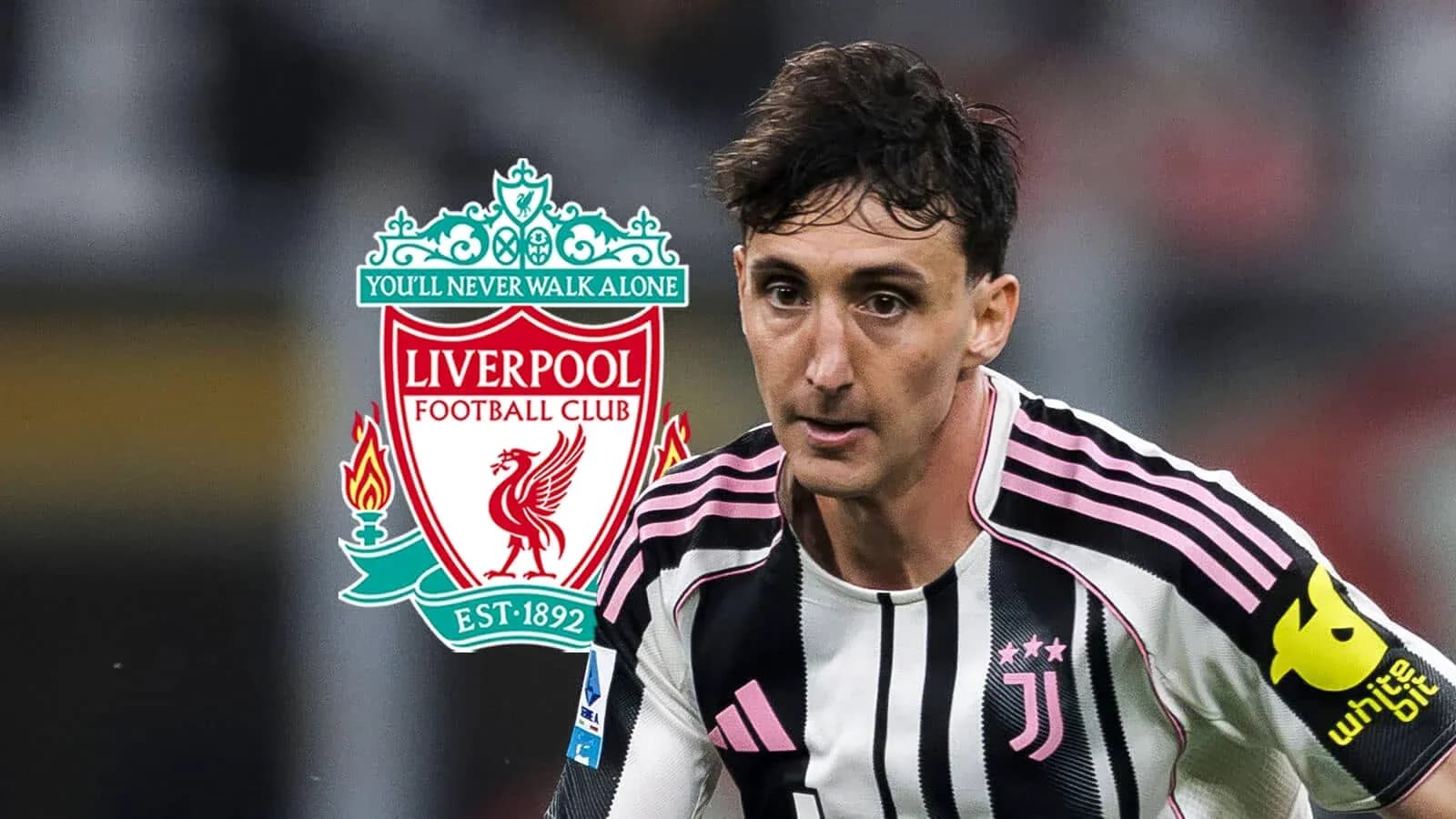 Joueur de la Juventus avec logo de Liverpool en arrière-plan