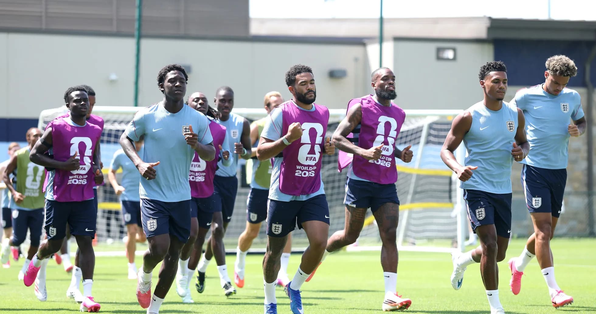 Joueurs de l'Angleterre courant lors de l'entraînement