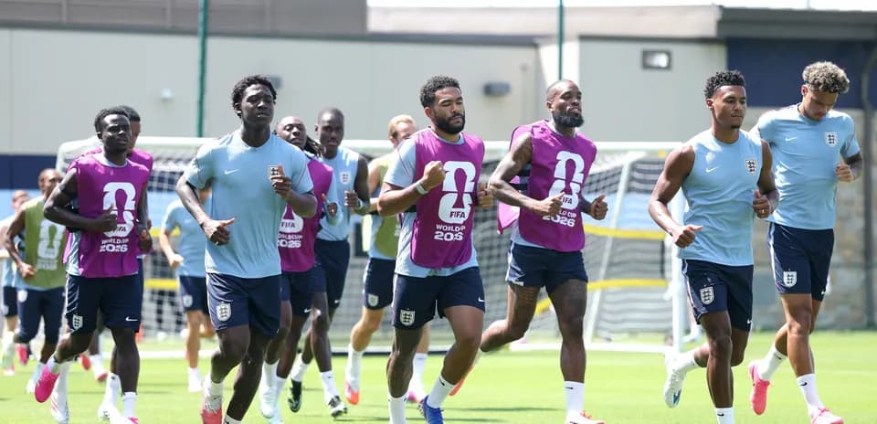 Joueurs de l'Angleterre courant lors de l'entraînement