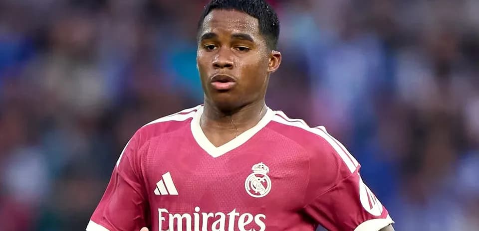 Joueur de football portant le maillot du Real Madrid