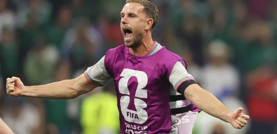 Joueur célébrant avec enthousiasme pendant le match