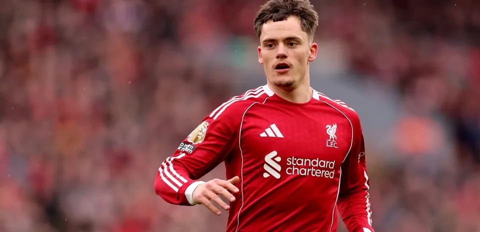 Joueur de Liverpool courant sur le terrain