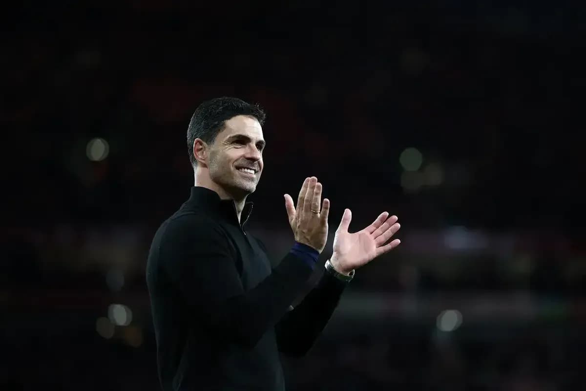 Entraîneur applaudissant après le match