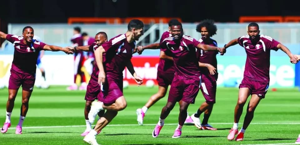 Équipe du Qatar s'entraînant ensemble
