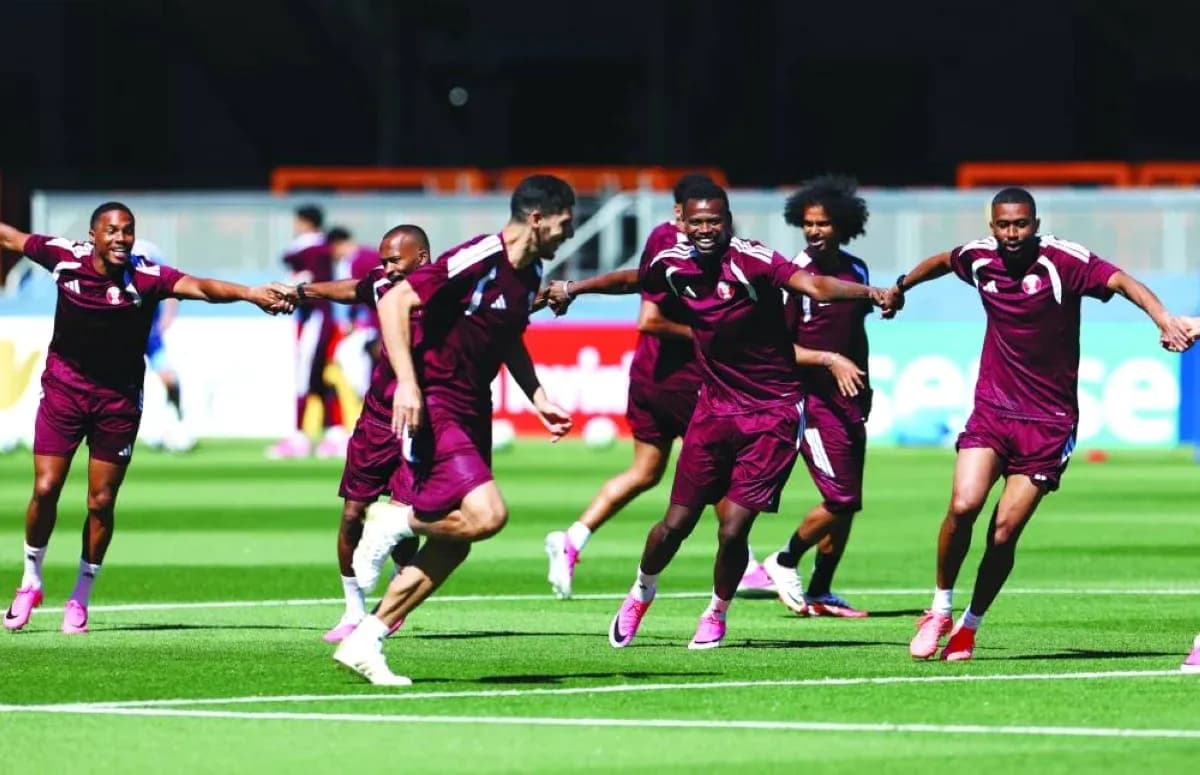 Équipe du Qatar s'entraînant ensemble