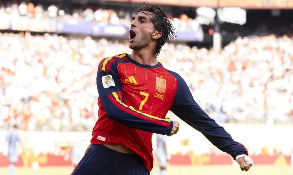 Joueur espagnol célébrant un but lors d'un match