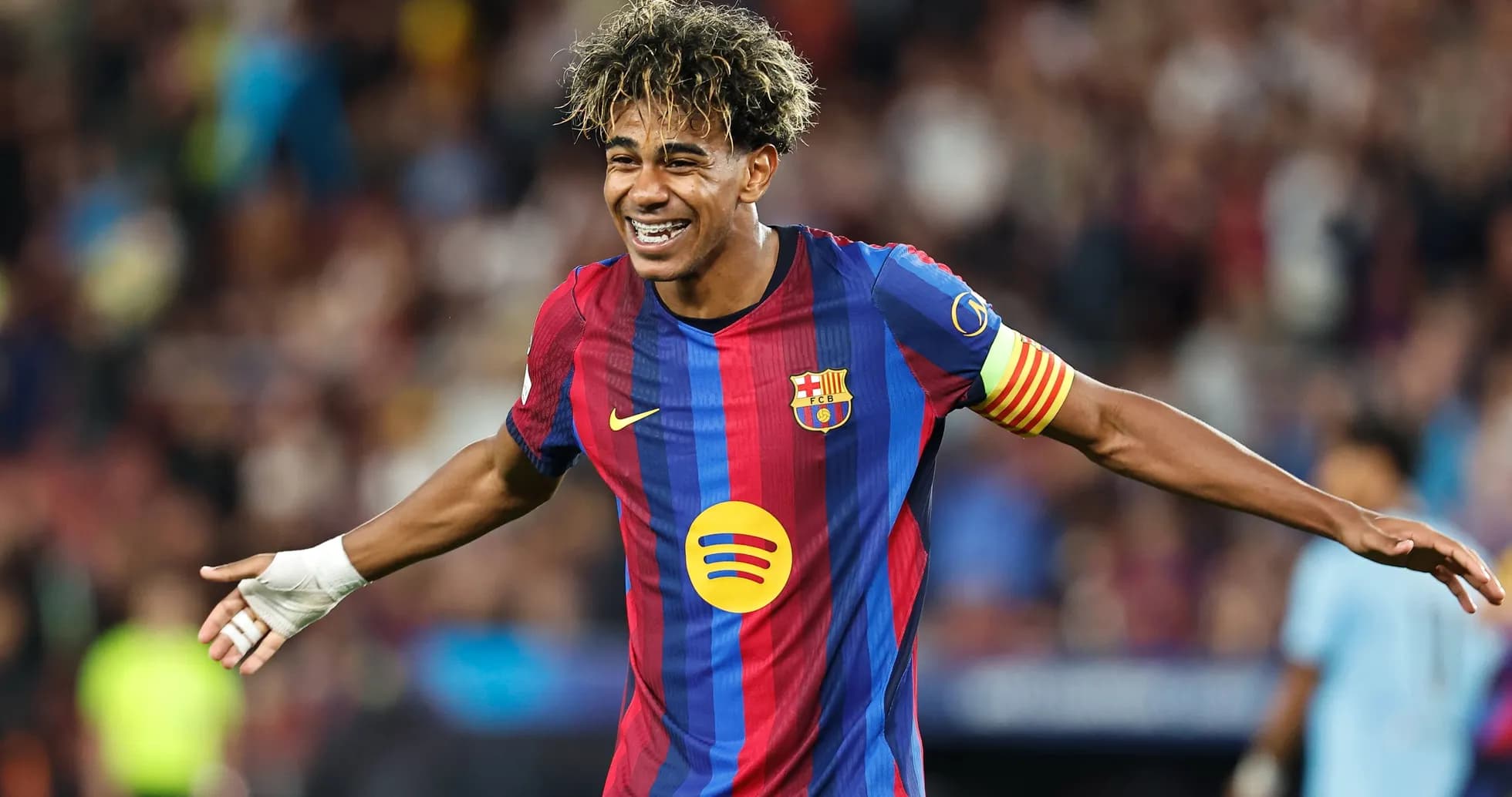 Joueur du FC Barcelone célébrant un but au stade