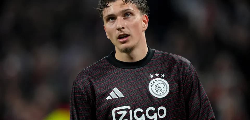 Joueur d'Ajax portant un maillot de gardien