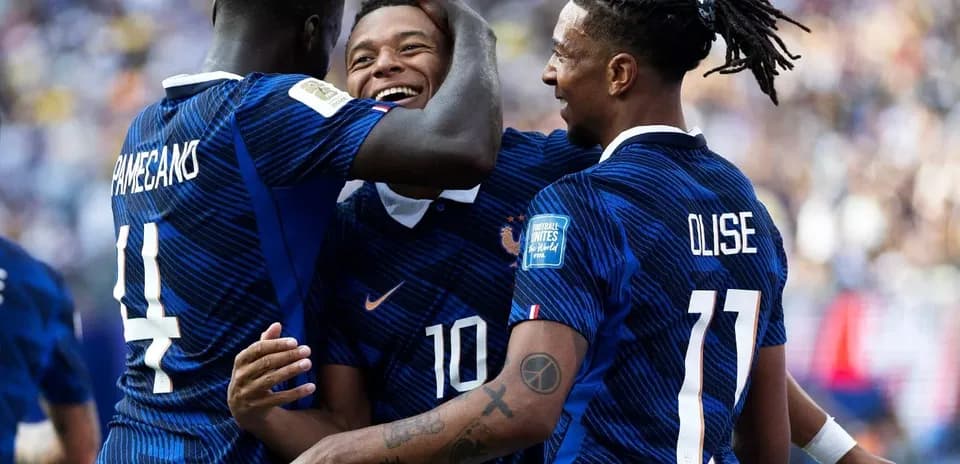 Joueurs de France célébrant un but