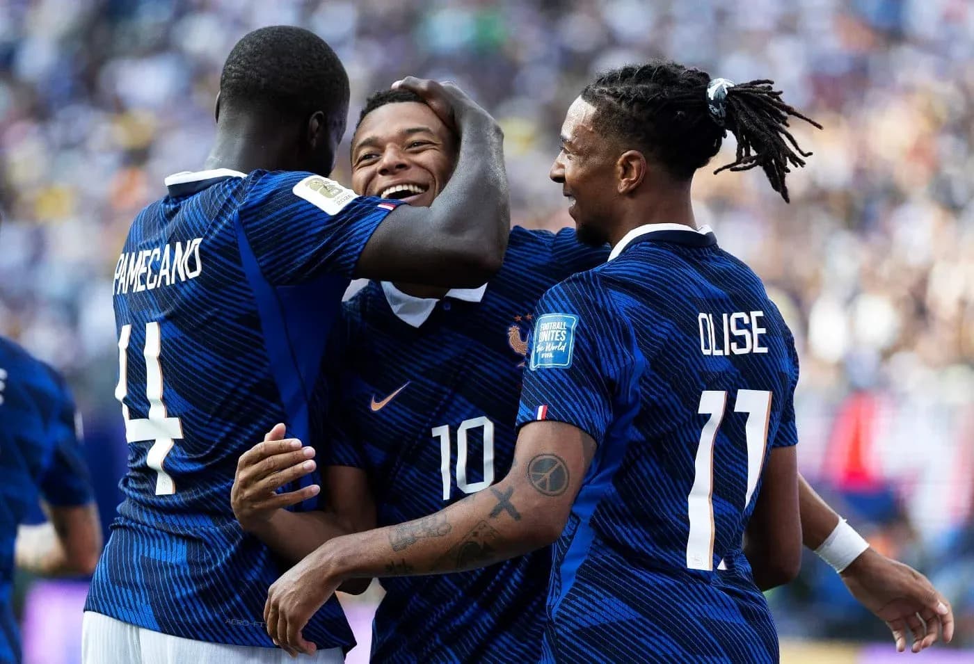 Joueurs de France célébrant un but