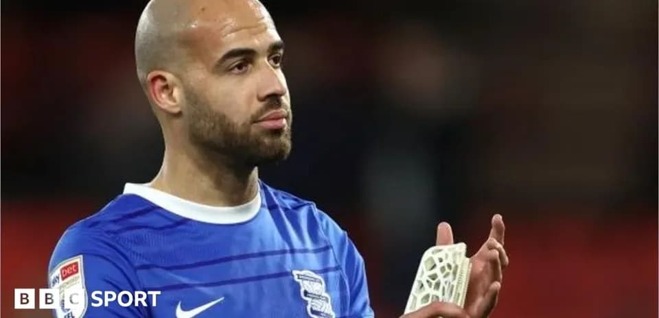Joueur de Birmingham City applaudissant après le match