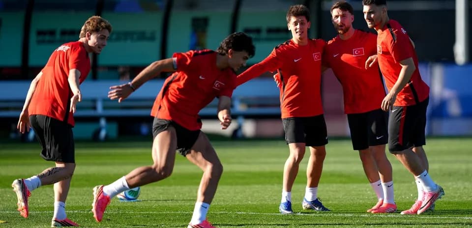 Joueurs de Türkiye s'entraînant avant le match