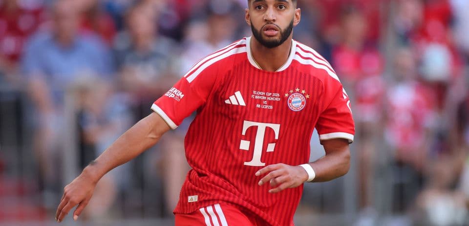 Joueur de Bayern Munich en action sur le terrain