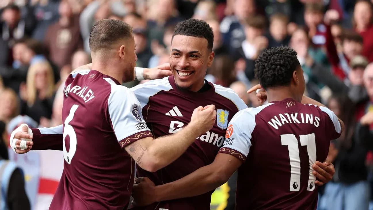 Joueurs d'Aston Villa célébrant un but