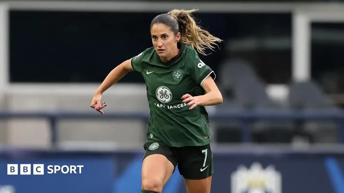 Joueuse de football en action sur le terrain